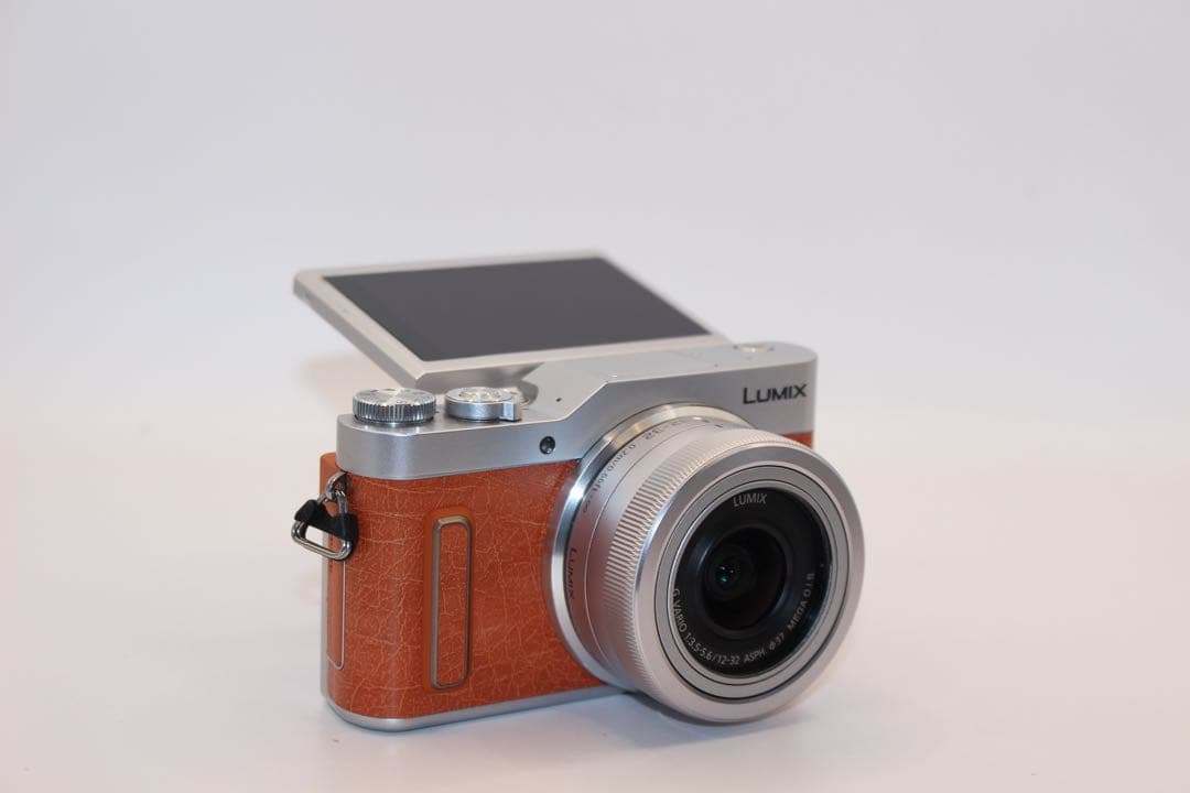 ★お買い得！新品級ショット数33回★ LUMIX DC-GF10 レンズキット