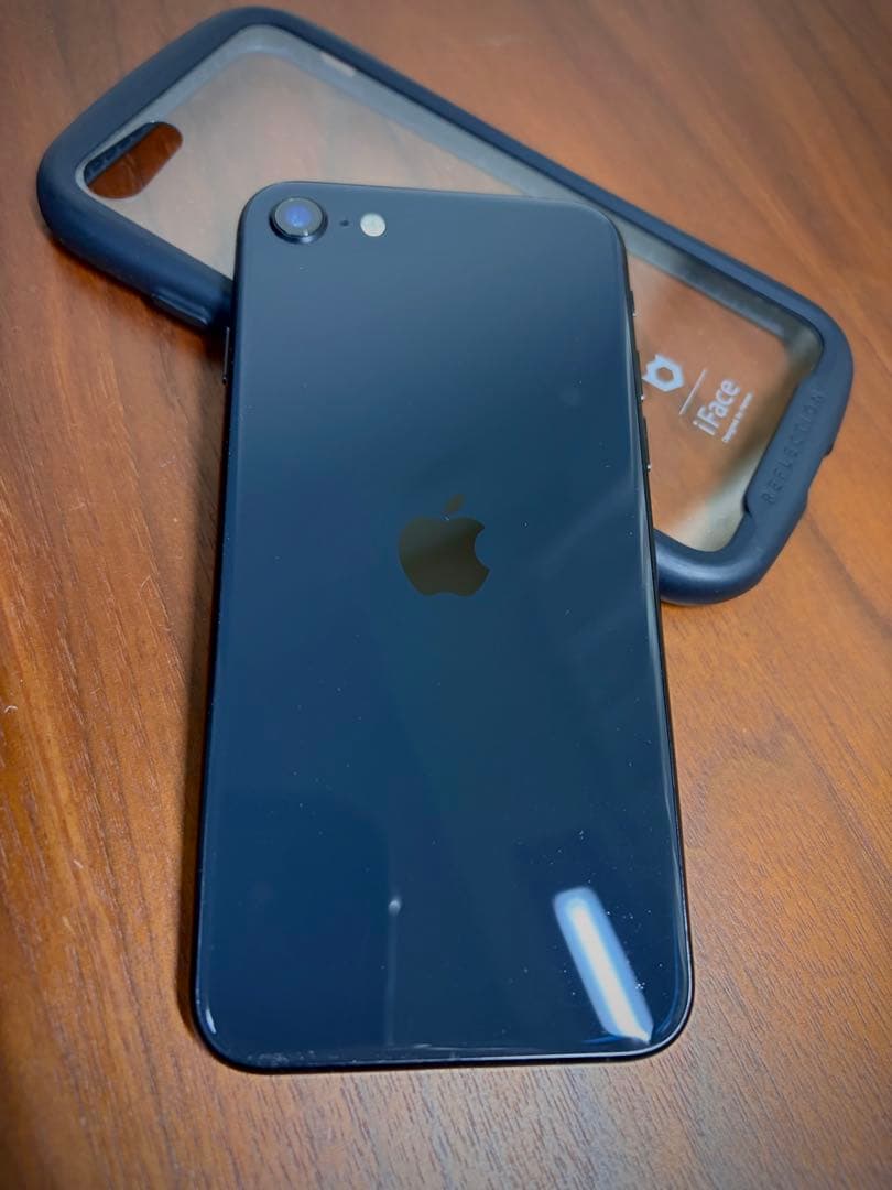 Apple iPhone SE2 ブラック iface. ケース付き