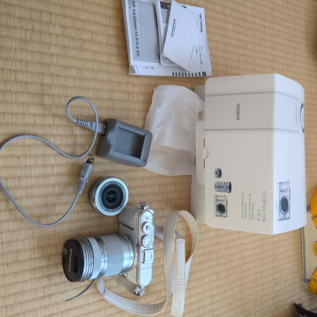 OLYMPUS PEN ホワイト ミラーレス一眼　箱、取説付き！