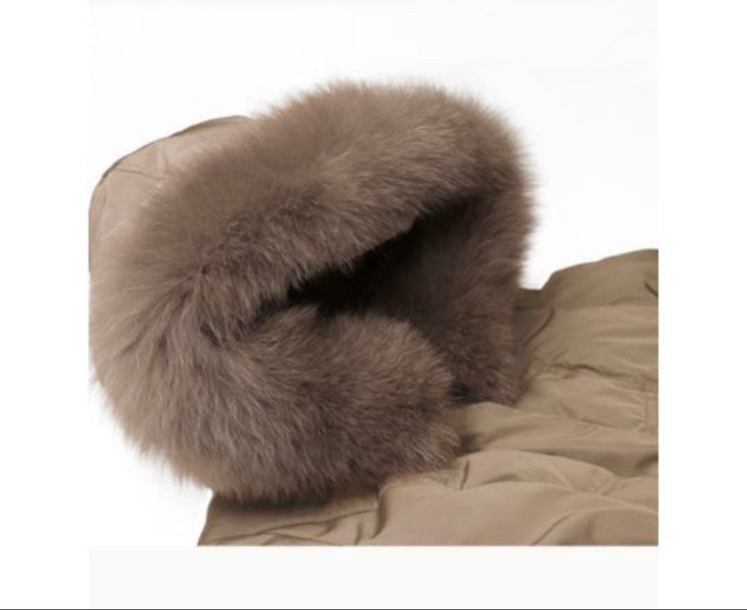 【新品未使用】ファー付きブラックダウンジャケットリボン