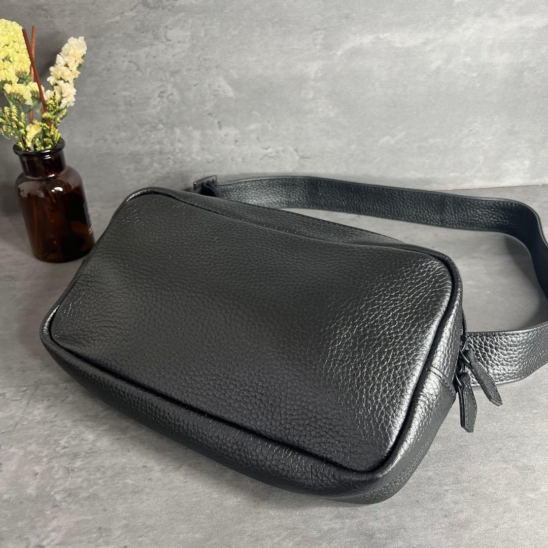 バナバナ　HushTug ハッシュタグ 本革 ボディバッグ