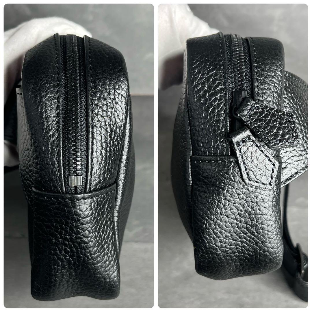 バナバナ　HushTug ハッシュタグ 本革 ボディバッグ