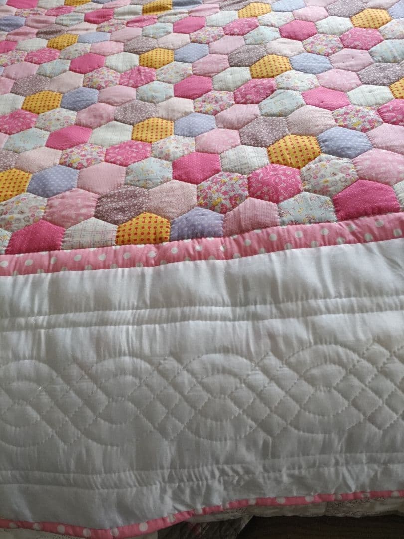 パッチワークキルトタペストリー＆ベッドカバー等に