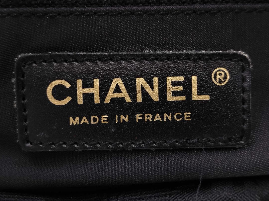 CHANEL シャネル のニュートラベルラインのトートバッグシリアルあり