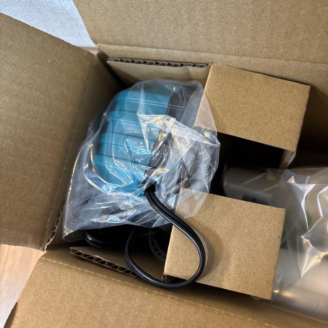 makita 充電式クリーナ　CL100DW