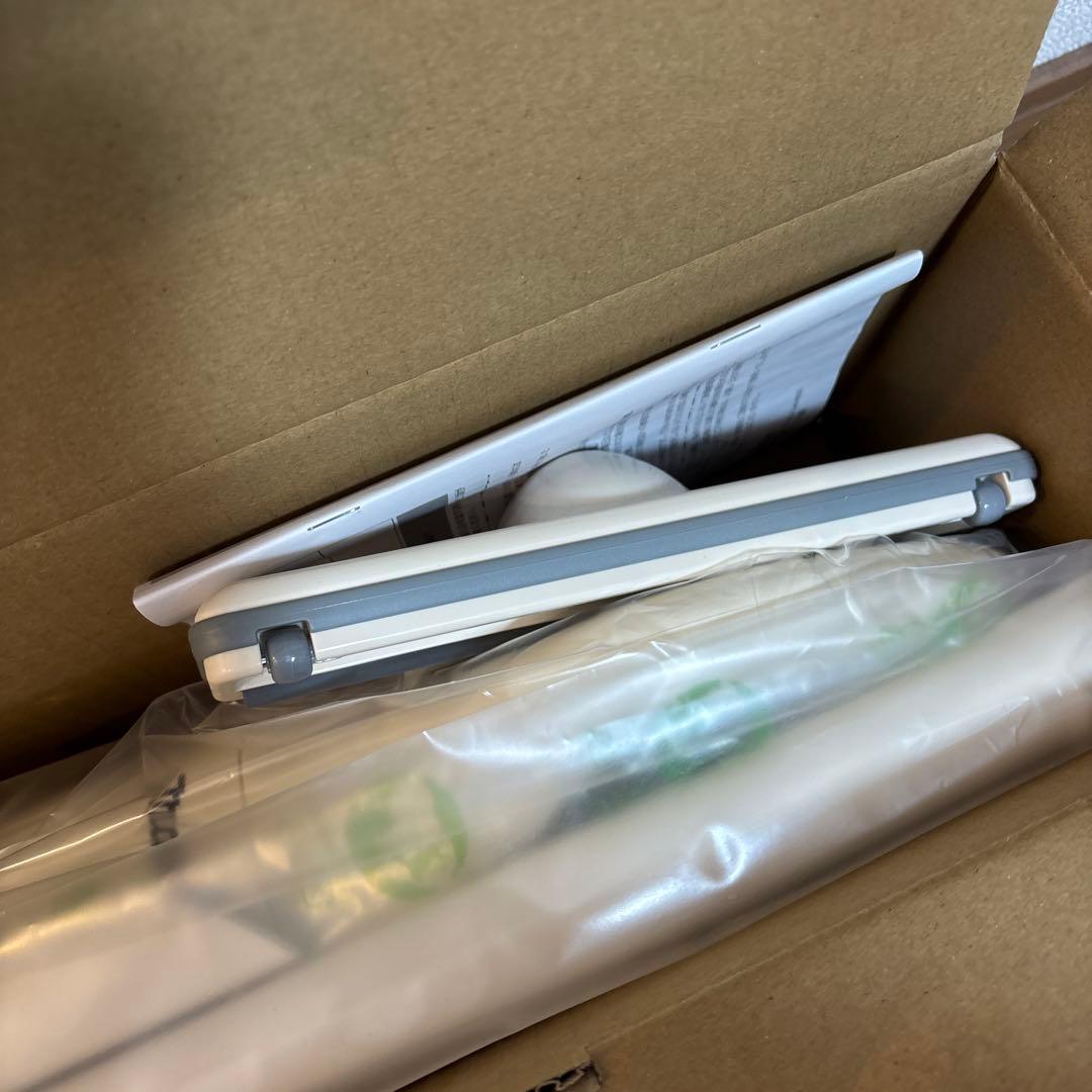 makita 充電式クリーナ　CL100DW