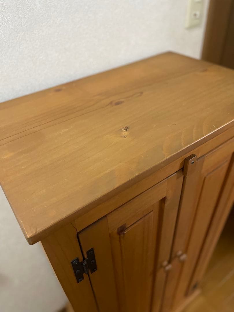 カントリー家具　木製ダブルドアキャビネット