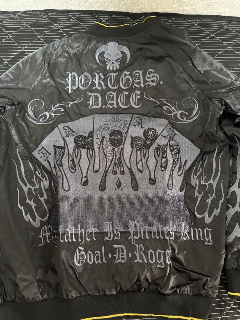 新品タグ付き　ワンピース スカジャン 黒/赤　エース