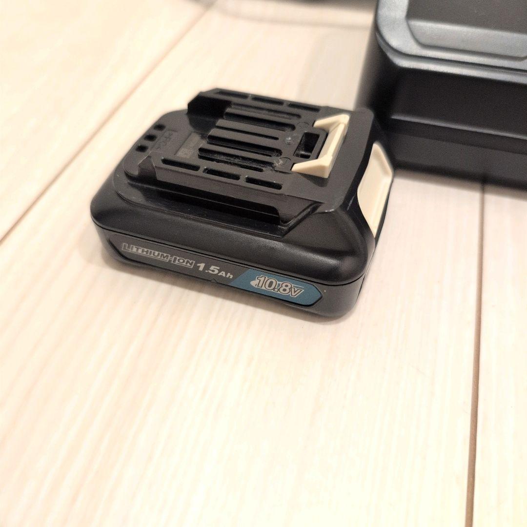 マキタ　10.8V充電式クリーナー　CL107FD 純正バッテリー　充電器付