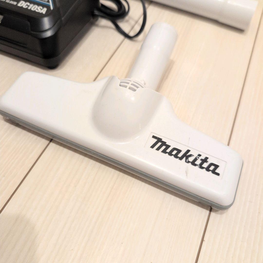 マキタ　10.8V充電式クリーナー　CL107FD 純正バッテリー　充電器付
