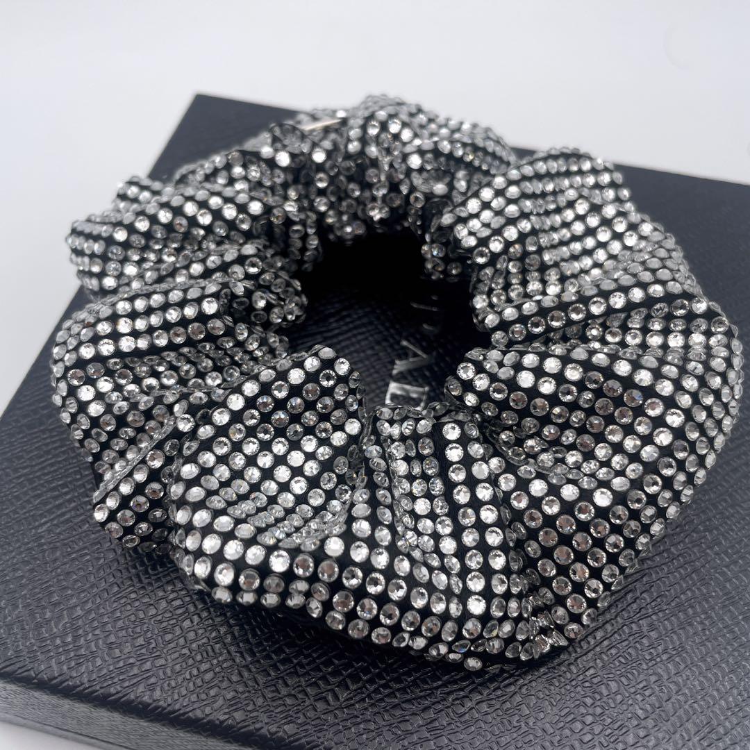 【未使用級】　PRADA　プラダ　シュシュ　ラインストーン　三角ロゴ　ヘアアクセ