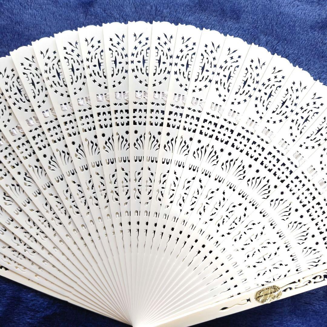 透かし彫り扇子