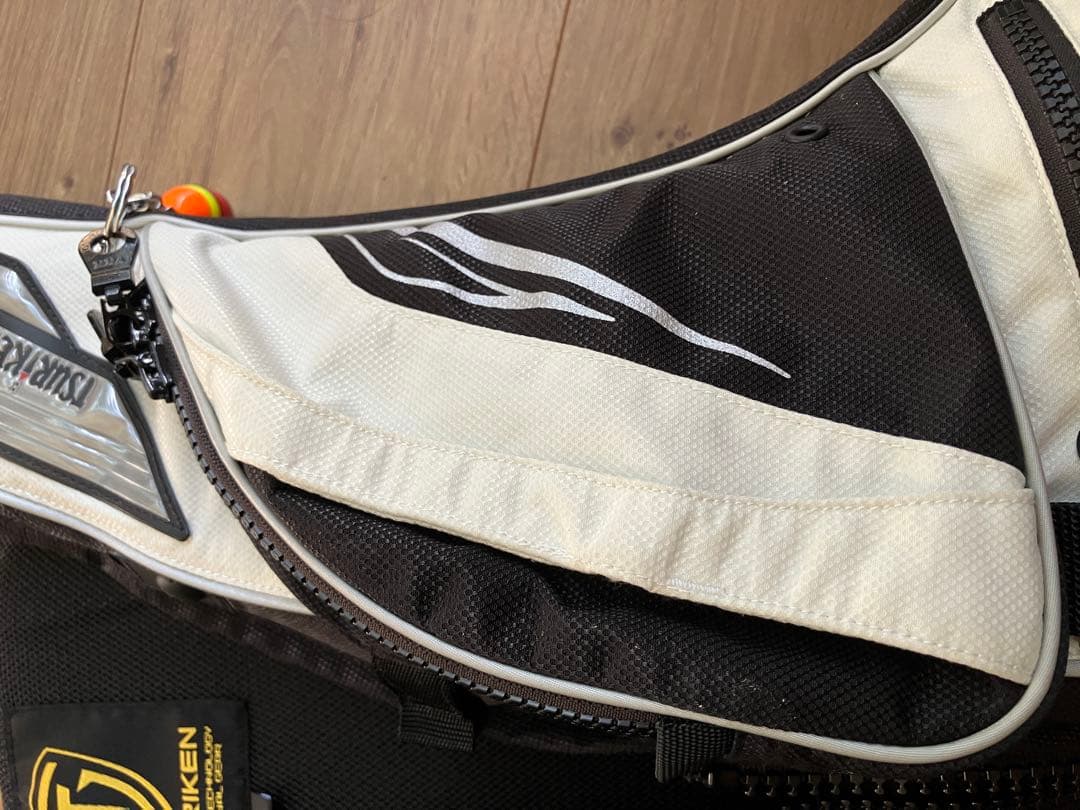 TSURIKEN フィッシングベスト・サンバイザー ホワイト／ブラック