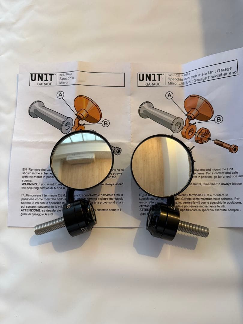 ユニットガレージ製  R nineT用のバーエンドミラー