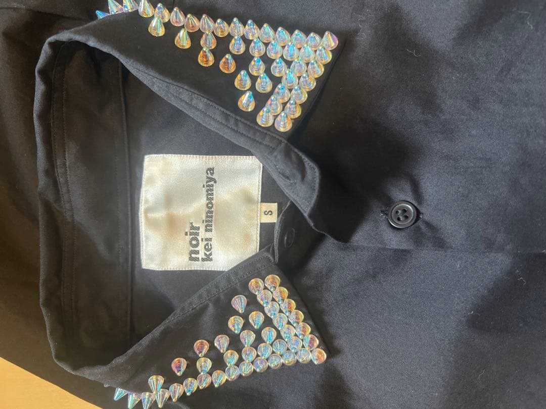 と*ろ様 【美品】ノワールケイニノミヤ kei ninomiya スタッズシャツ