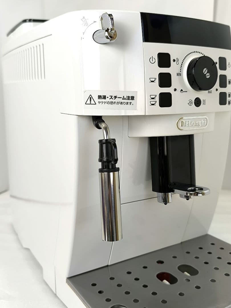 デロンギ　コンパクト全自動コーヒーマシンマグニフィカS ECAM22112W