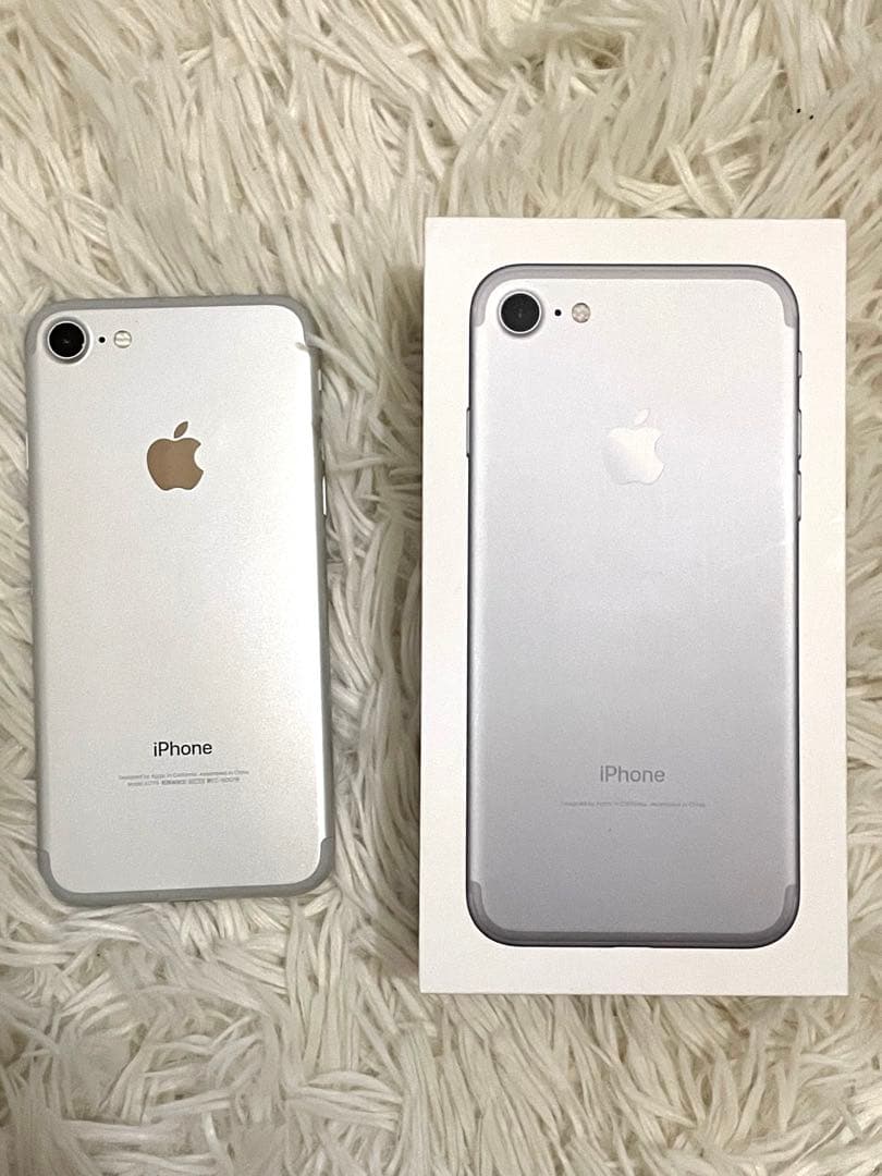 iPhone7 128GB シルバー SIMフリー