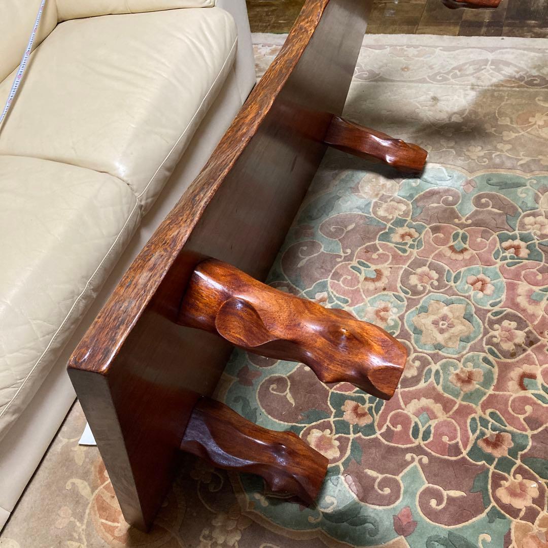 一枚板の木製テーブル