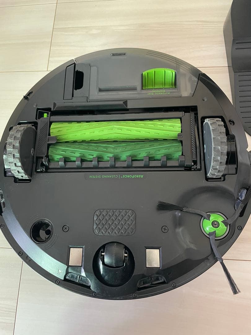 Roomba 自動ゴミ収集機能付き　i3+