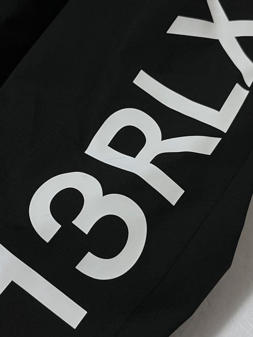 1PIU1UGUALE3 RELAX スリーブロゴマウンテンパーカー XXL