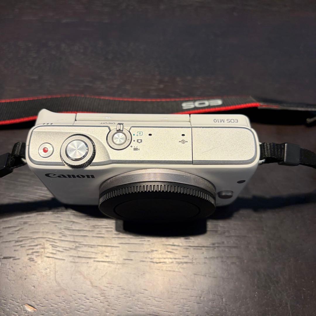 Canon キャノン EOS M10 ミラーレス一眼レフ 15-45mmレンズ付