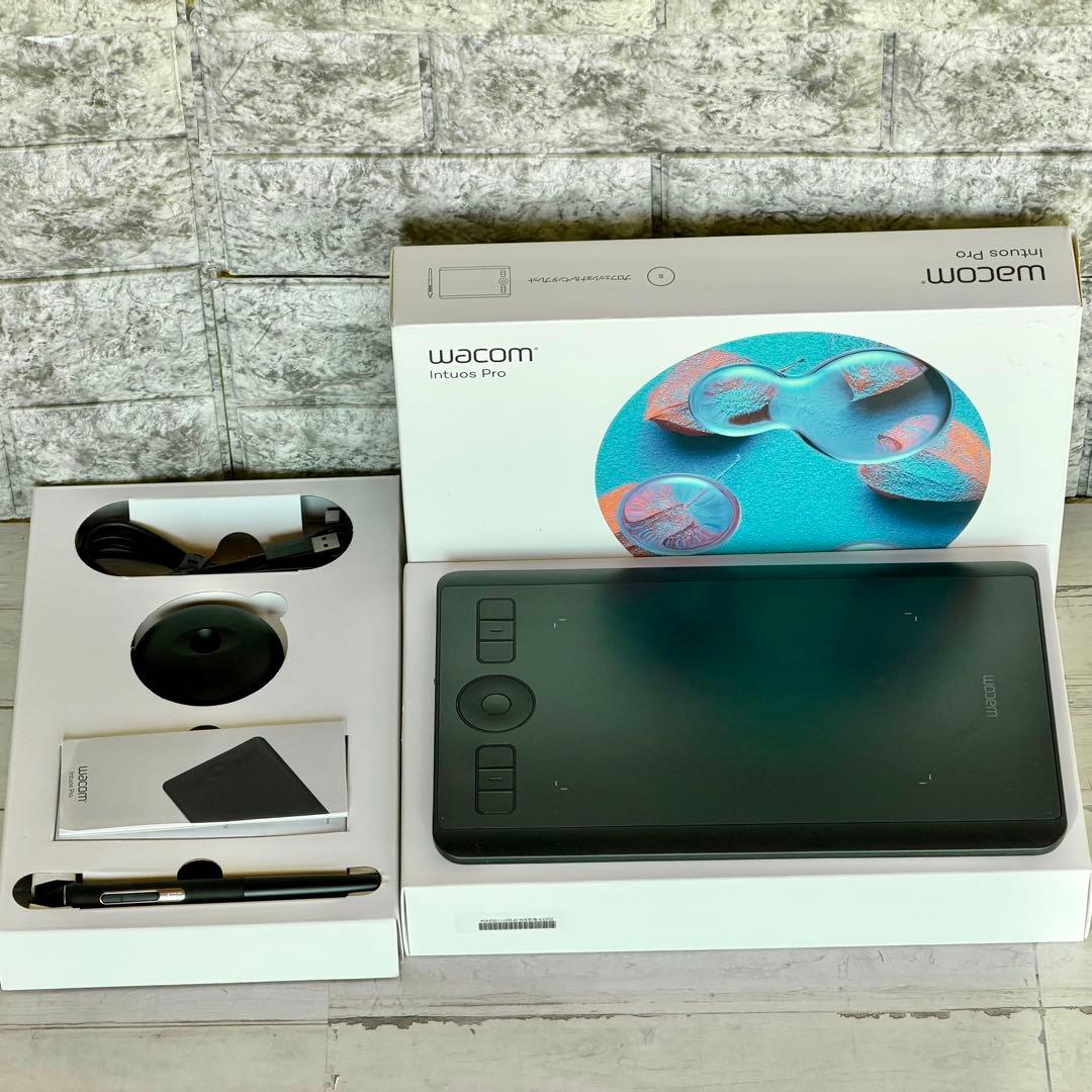 wacom「Intuos Pro Small」板型ペンタブレット