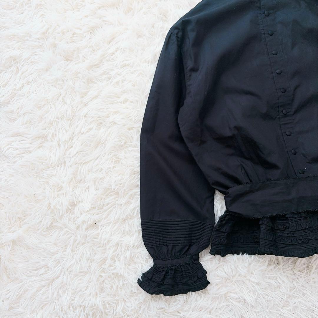 カネコイサオ　kaneko isao ピコフリルノーカラーブラウス　ベルト付　黒