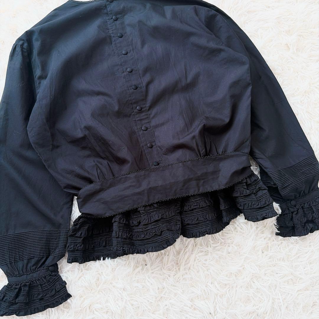 カネコイサオ　kaneko isao ピコフリルノーカラーブラウス　ベルト付　黒