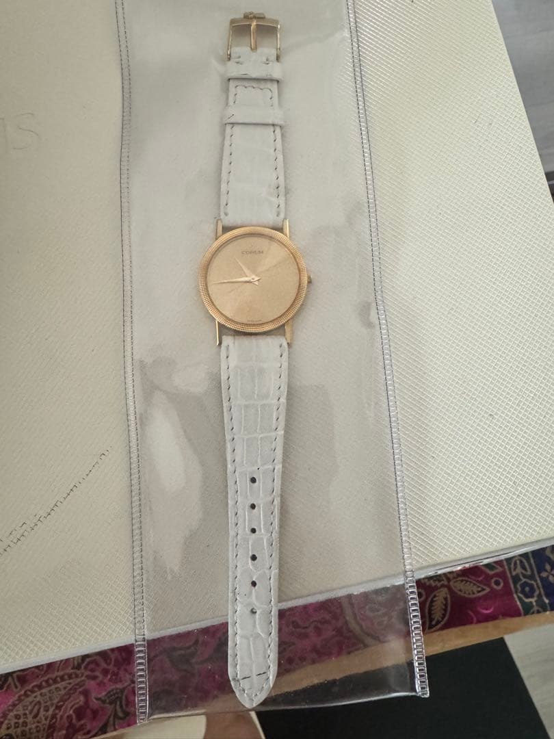 CORUM ゴールド ホワイトレザー 時計　 動きません。金に換算で