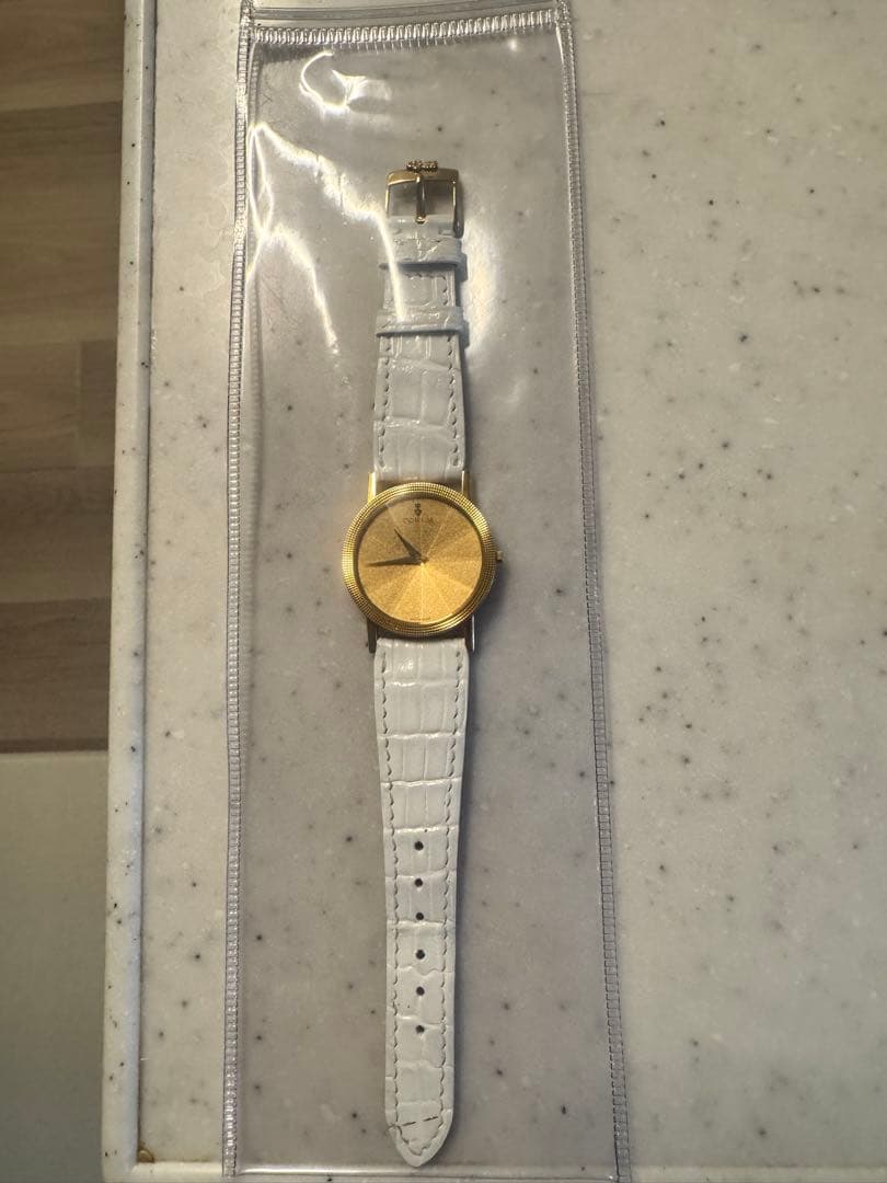 CORUM ゴールド ホワイトレザー 時計　 動きません。金に換算で