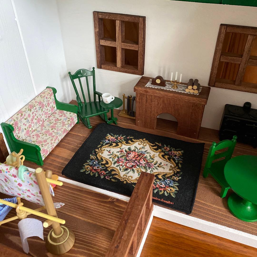 緑屋根の木製ドールハウス (暖炉＆ウッドデッキ付き) ハンドメイド　シルバニア