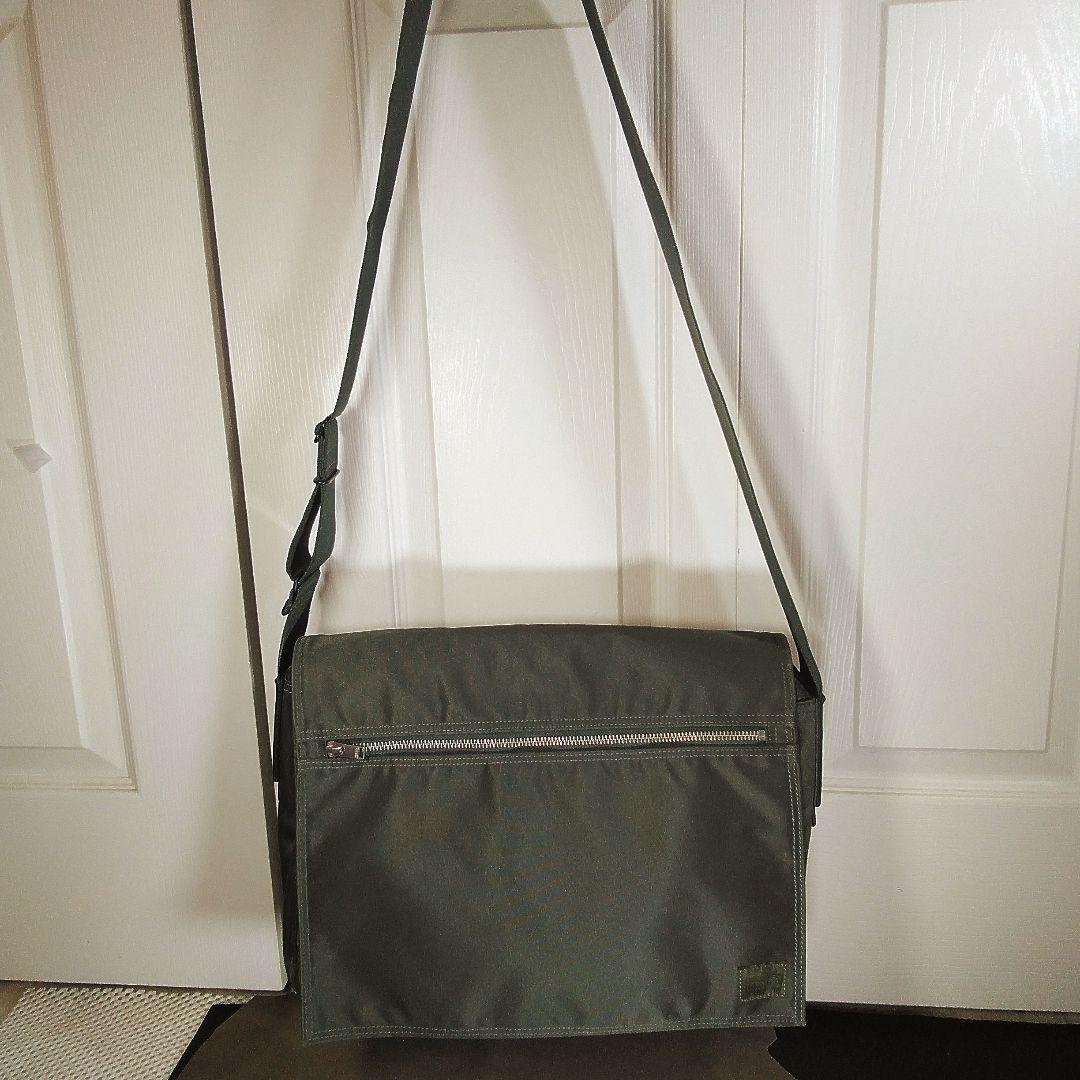 PORTER⁄LIFTショルダーバッグ カーキグリーン