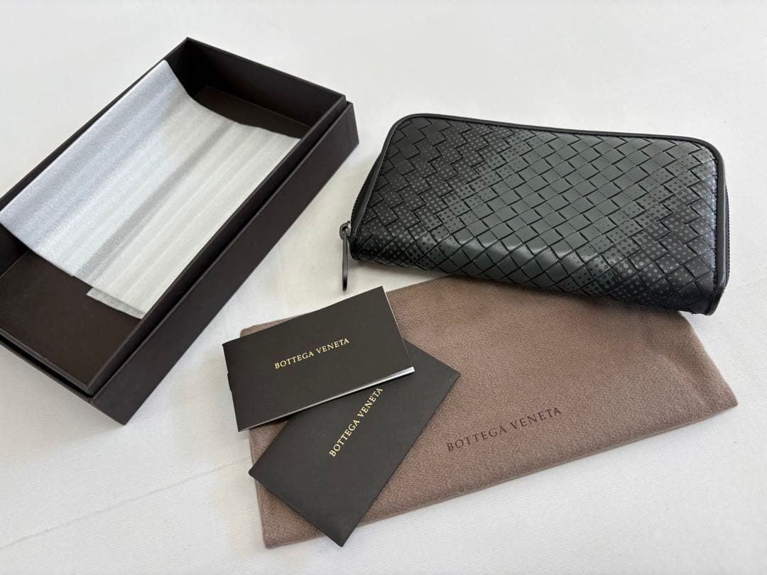 未使用Bottega Veneta ブラック、メタルグレー　レザー長財布