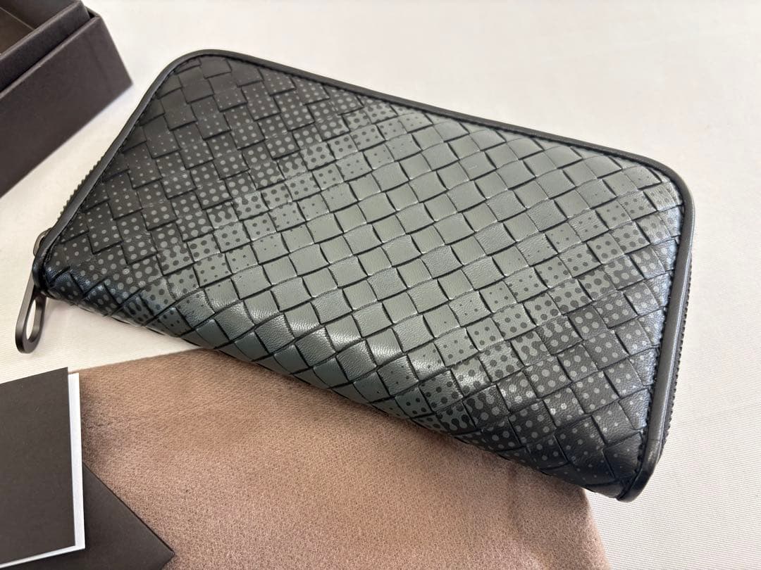 未使用Bottega Veneta ブラック、メタルグレー　レザー長財布