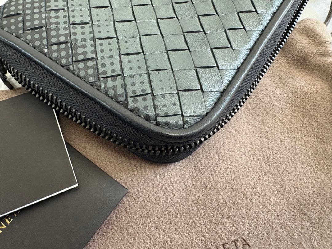未使用Bottega Veneta ブラック、メタルグレー　レザー長財布