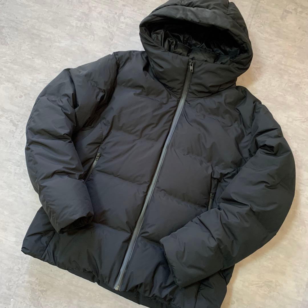 黒 フード付きシームレスダウンジャケット