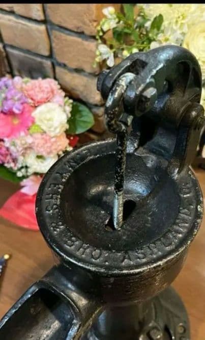 アンティーク鋳鉄ポンプ アメリカ国旗付き