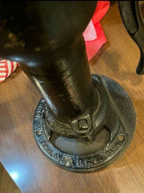 アンティーク鋳鉄ポンプ アメリカ国旗付き