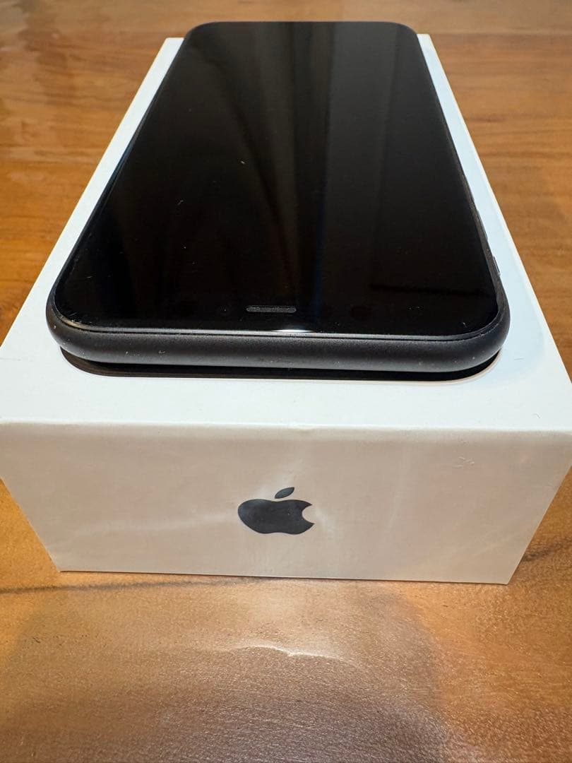 Apple iPhone 11 64GBブラック 本体