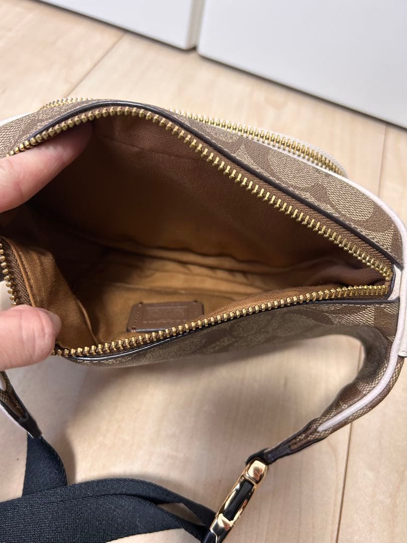 週末限定出品　美品　コーチ　COACH ボディバッグ