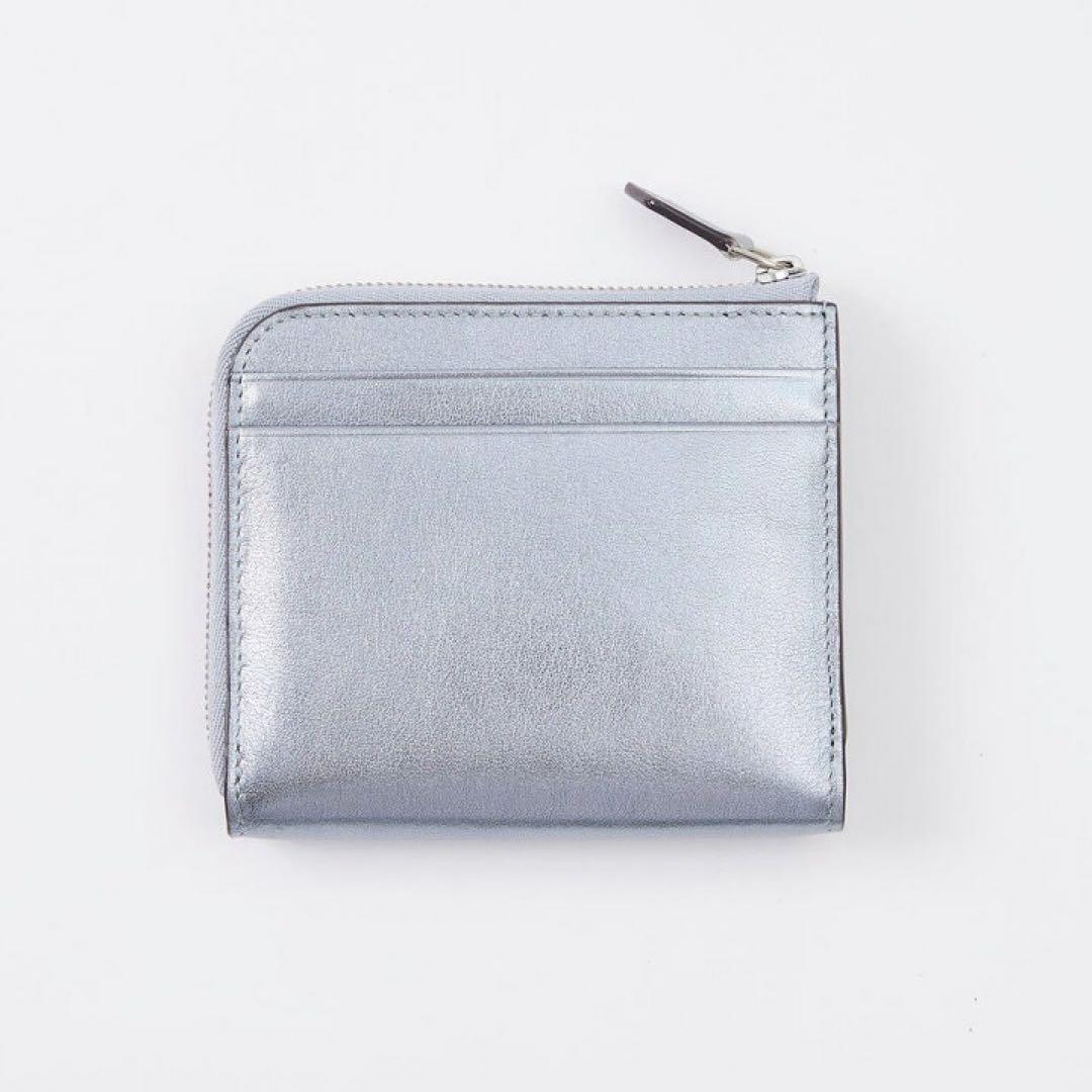 はな　SILNA メタリックシルバー 二つ折り財布　牛革　ミニサイフ