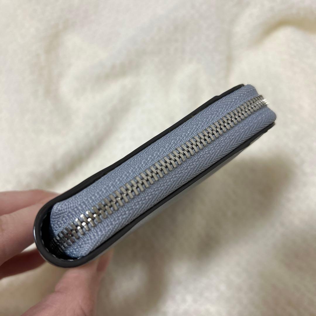 はな　SILNA メタリックシルバー 二つ折り財布　牛革　ミニサイフ