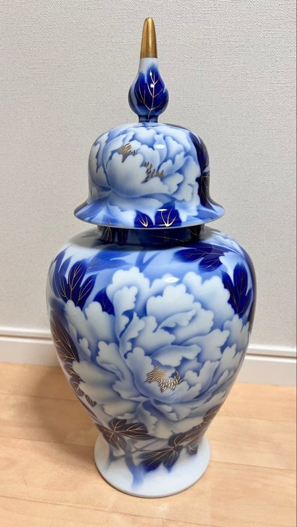 深川製磁　染付金彩牡丹紋　沈香壺　飾壺蓋付　宮内庁御用達