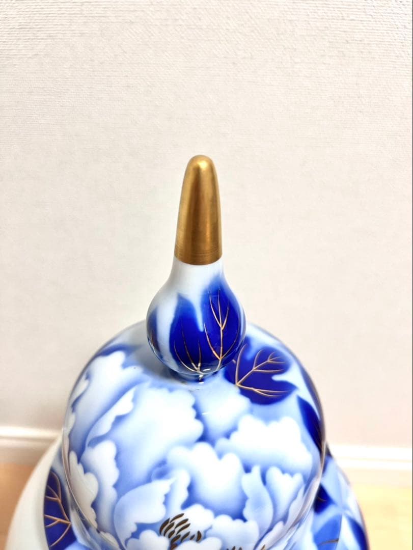 深川製磁　染付金彩牡丹紋　沈香壺　飾壺蓋付　宮内庁御用達