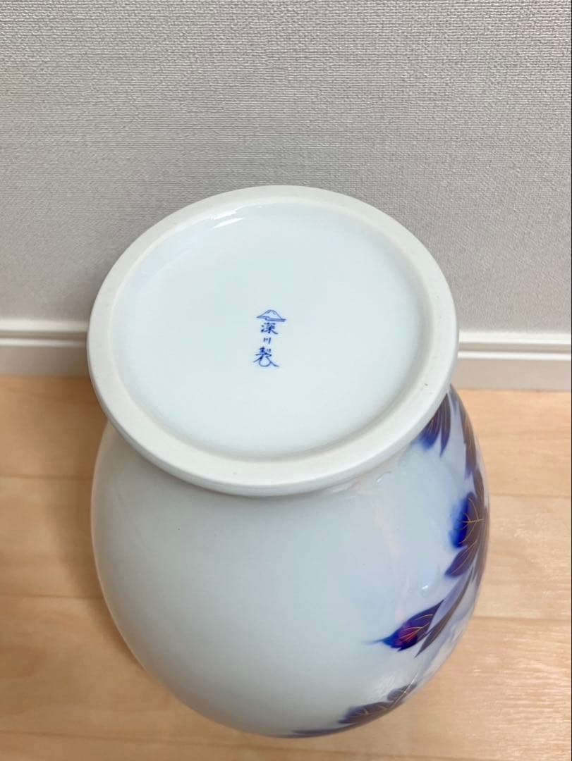 深川製磁　染付金彩牡丹紋　沈香壺　飾壺蓋付　宮内庁御用達