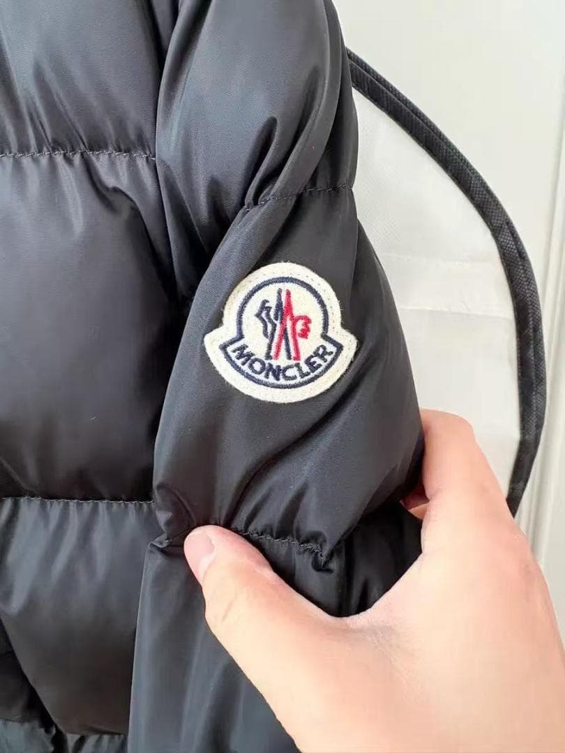 ☆MONCLER ☆《人気》 フード付き ブラックダウンジャケット(^^)✨