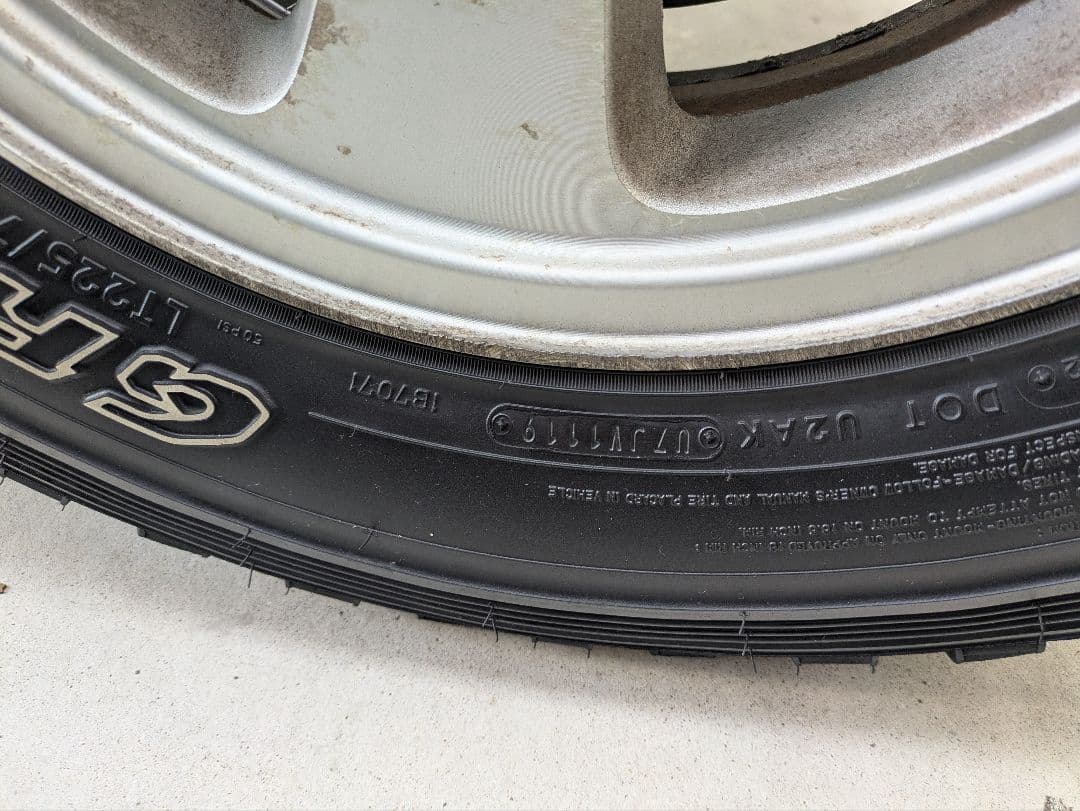 ジムニーJA22純正ホイール・ダンロップ　グラントレックMT2です。