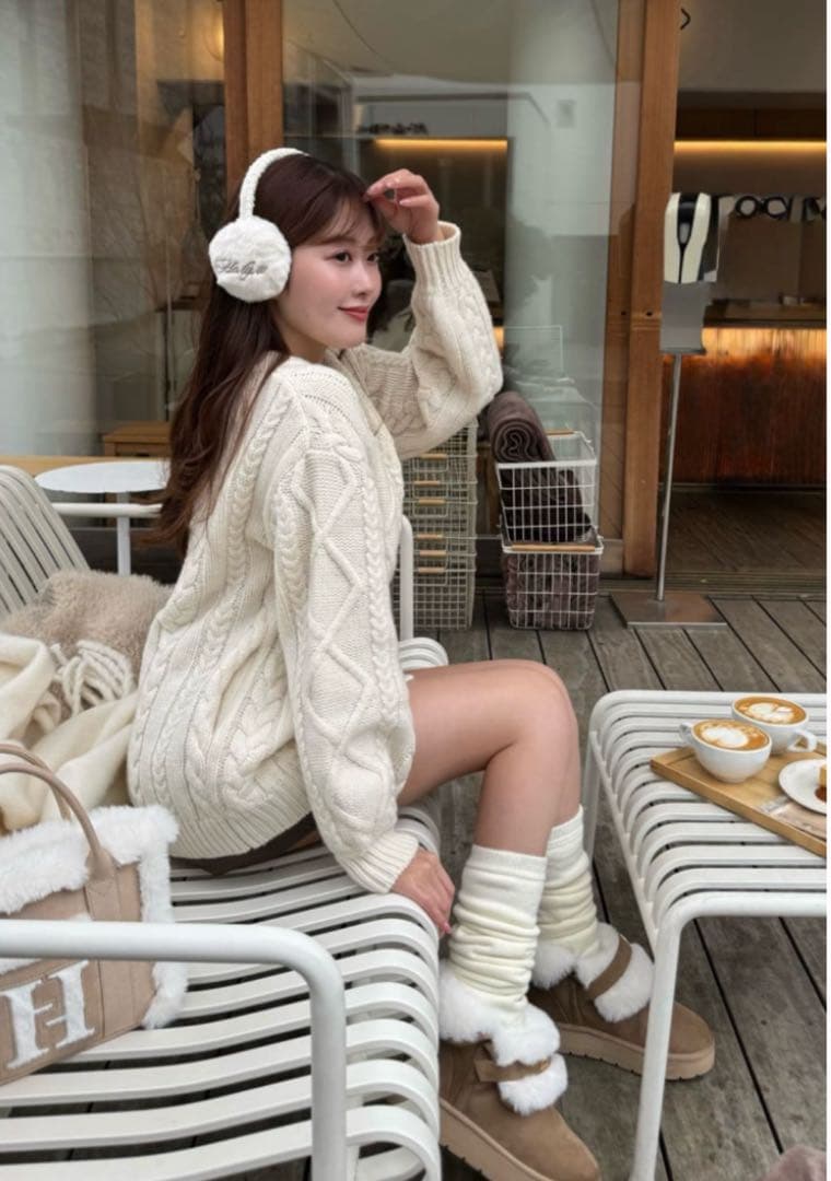 新品未使用　Herlipto H Boa Cable Knit Cardigan