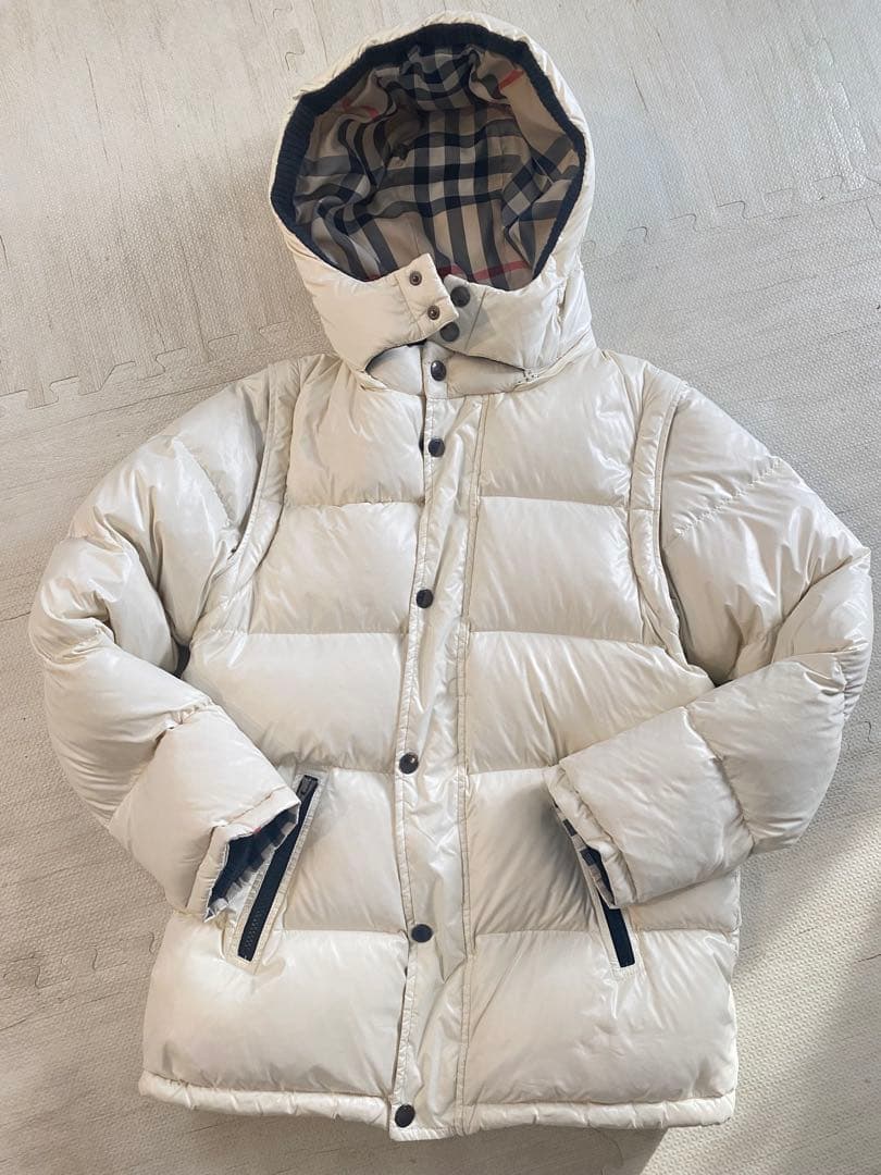 即完売品バーバリー　オフホワイトダウンジャケット フード付き