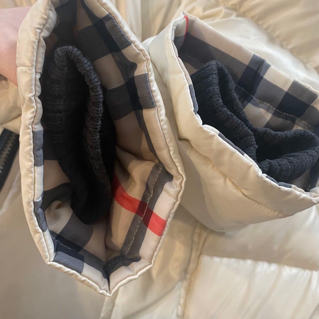 即完売品バーバリー　オフホワイトダウンジャケット フード付き